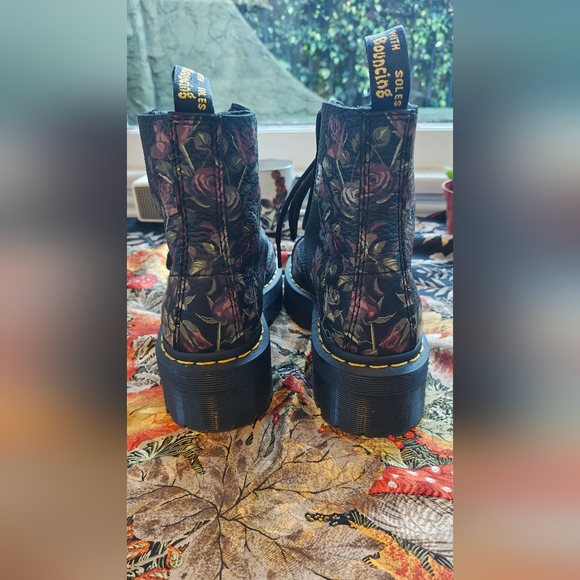 Dr. Martens Sinclair Decayed flowers Platform Boots, Size 6 - Picture 6 of 6